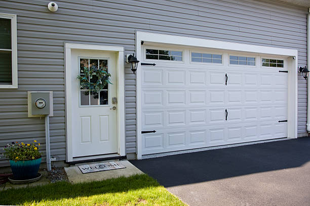 24/7 Emergency Garage Door Panel Replacement experts in Marion County County, MS